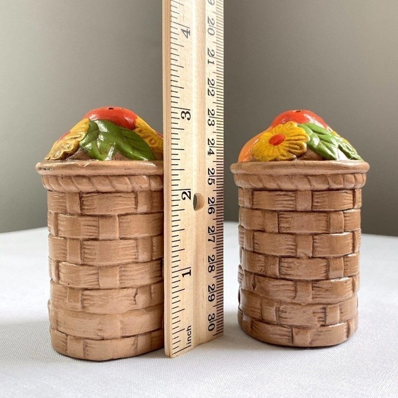Vintage ‘S’ & ‘P’ Fruit Baskets Salt & Pepper Shaker Set Retro - Picture 4 of 4